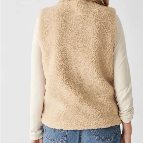 Faherty Ashbury High Pile Sherpa Fleece Vest - Picture 2 of 5